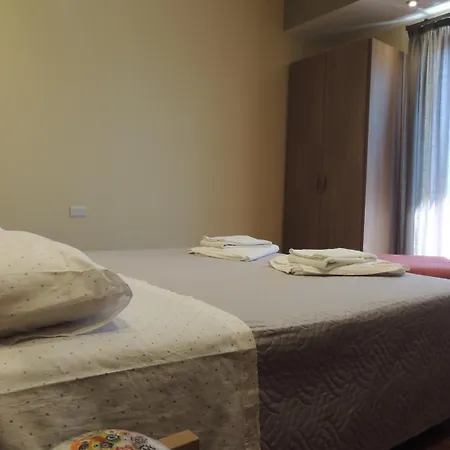 A Due Passi Dal Mare לינה וארוחת בוקר קאולוניה מרינה